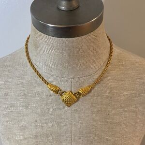 Elegant Vintage Gold Toned Necklace
